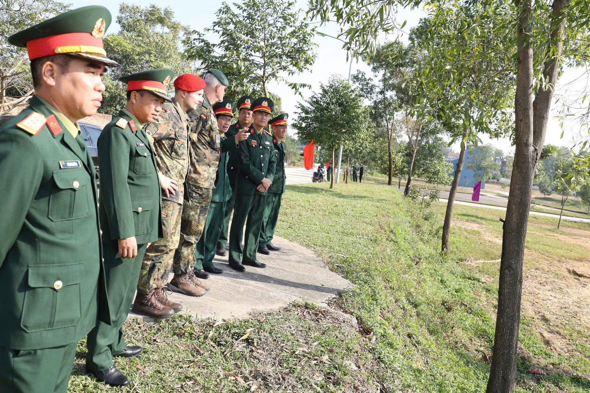 /UploadStore/admin/251208 duc/7. Working in Brigade 249.jpg